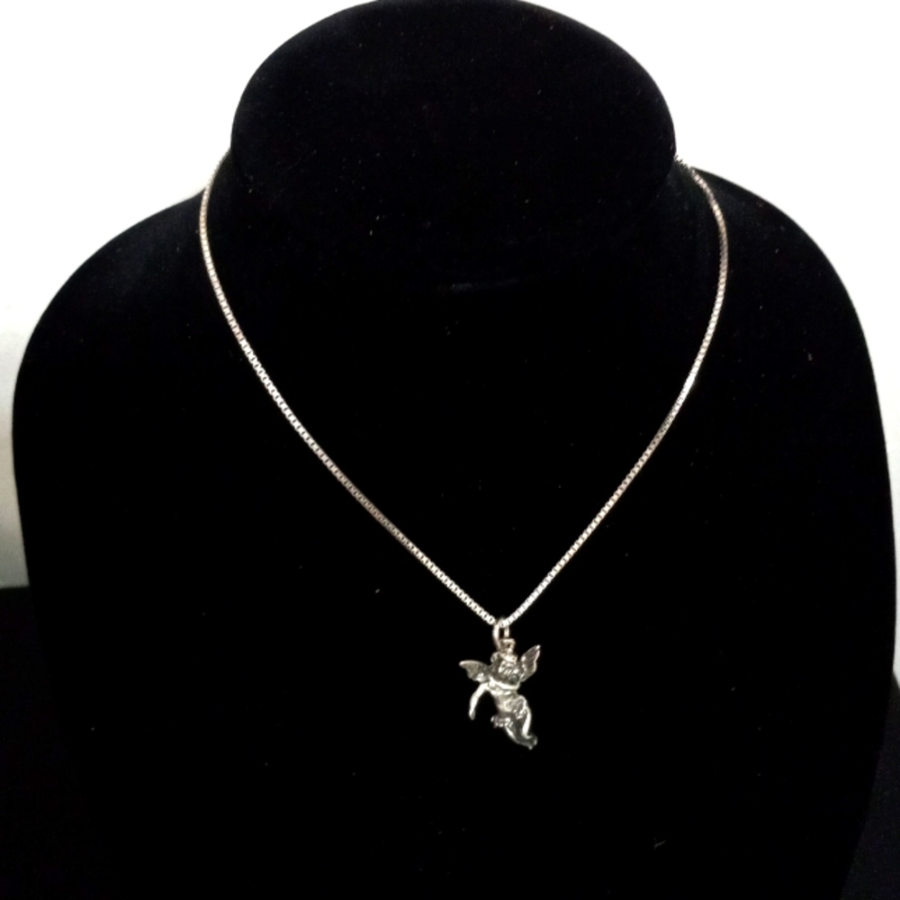 CHERUB PENDENT W/16"BOX CHAIN
